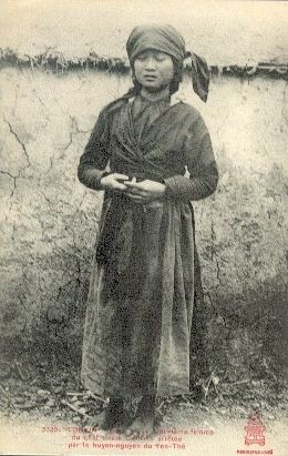 The Mui, vợ cả Rinh khi bị thực dân Pháp bắt giữ.